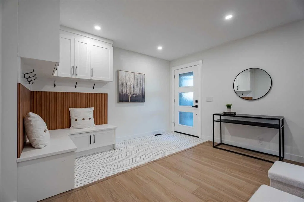 1024 Hunterston Place NW, Calgary — photo 4 of 50