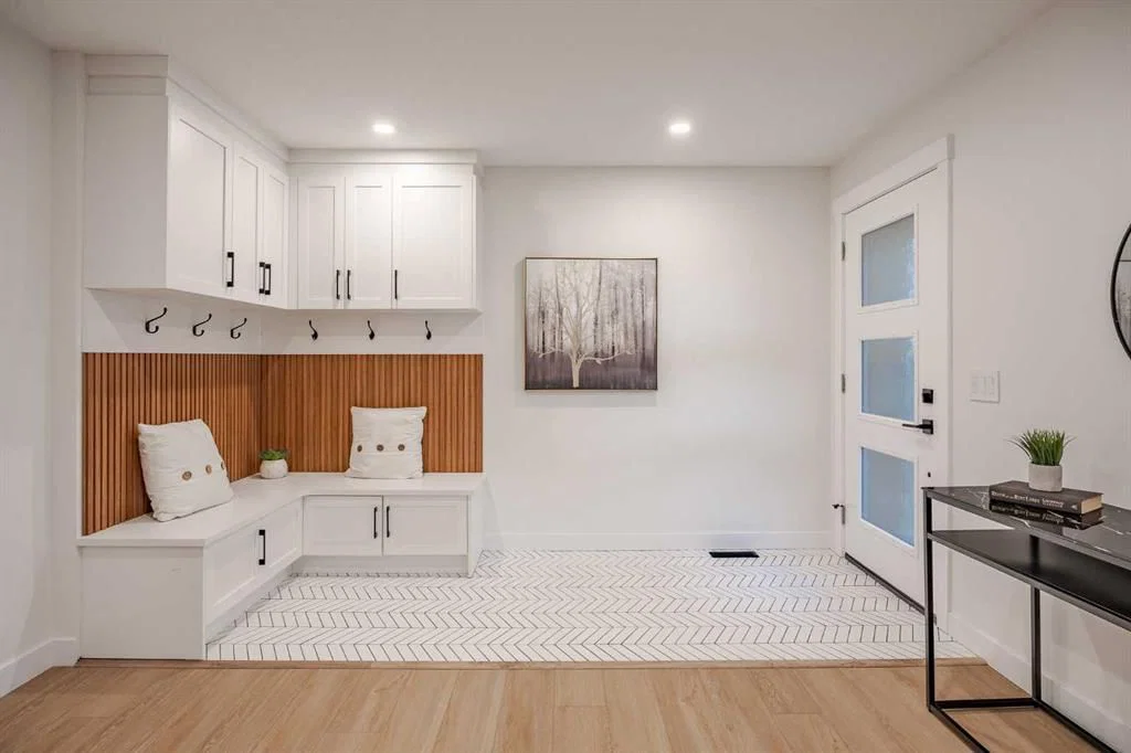 1024 Hunterston Place NW, Calgary — photo 5 of 50
