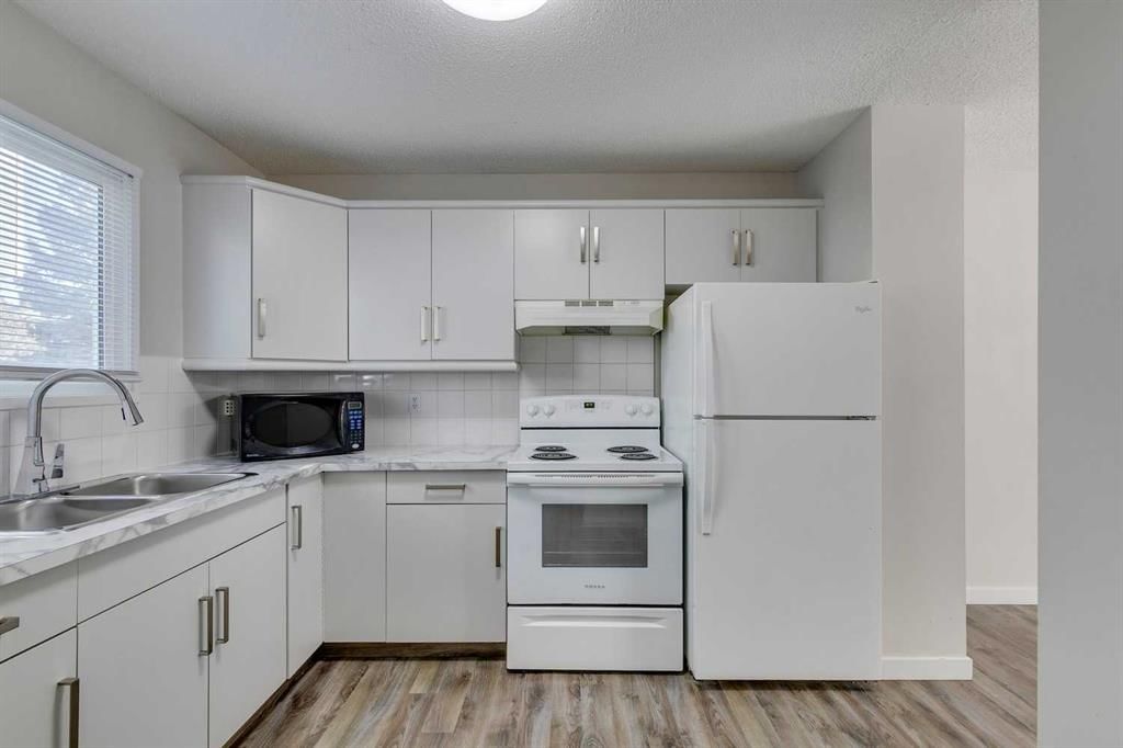 52, 219 90 Avenue SE, Calgary — main listing photo