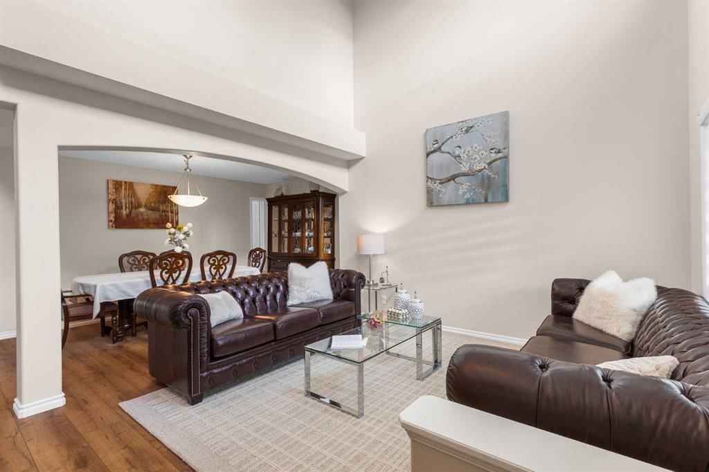 7 Everglade Circle SW, Calgary — photo 4 of 50