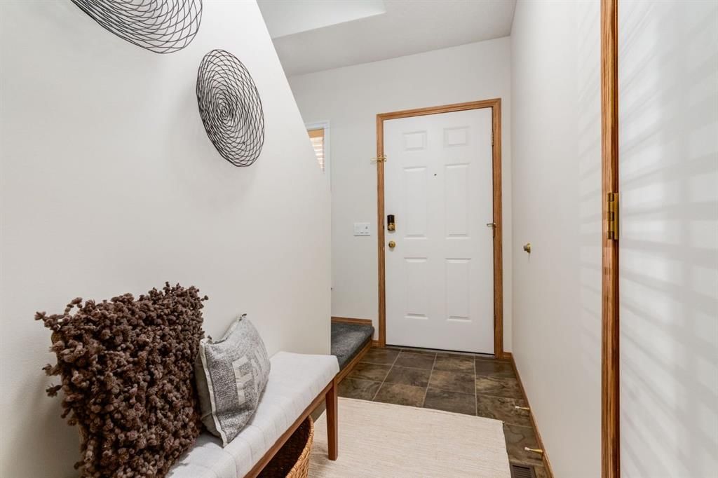 12 Millrise Green SW, Calgary — photo 5 of 34