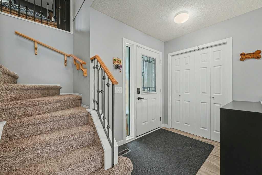 35 Somerglen Way SW, Calgary — photo 2 of 50
