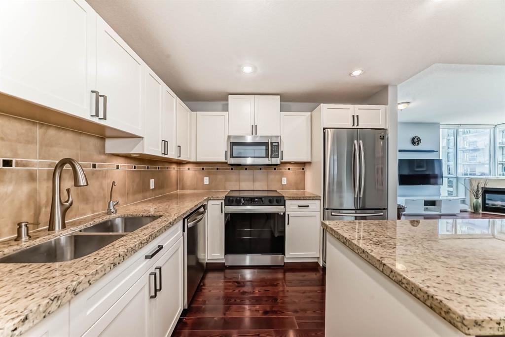 1907, 77 Spruce Place SW, Calgary — photo 5 of 47