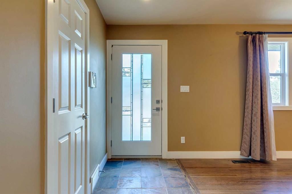 3140 46 Street SW, Calgary — photo 2 of 42