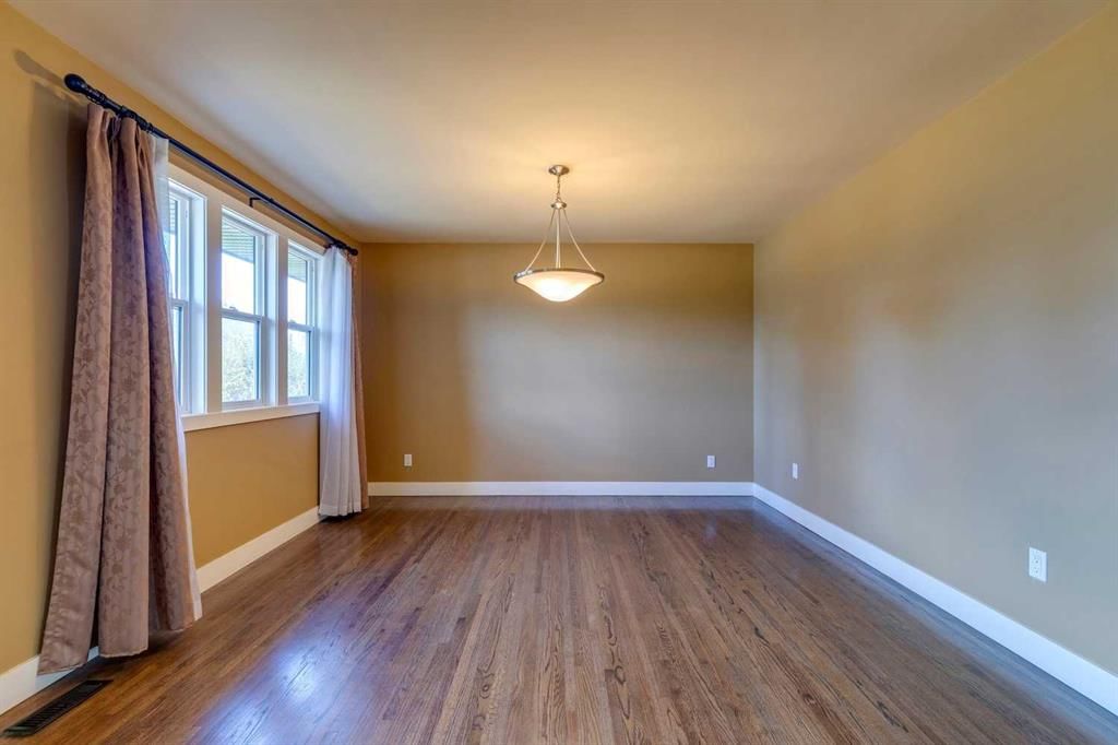 3140 46 Street SW, Calgary — photo 3 of 42