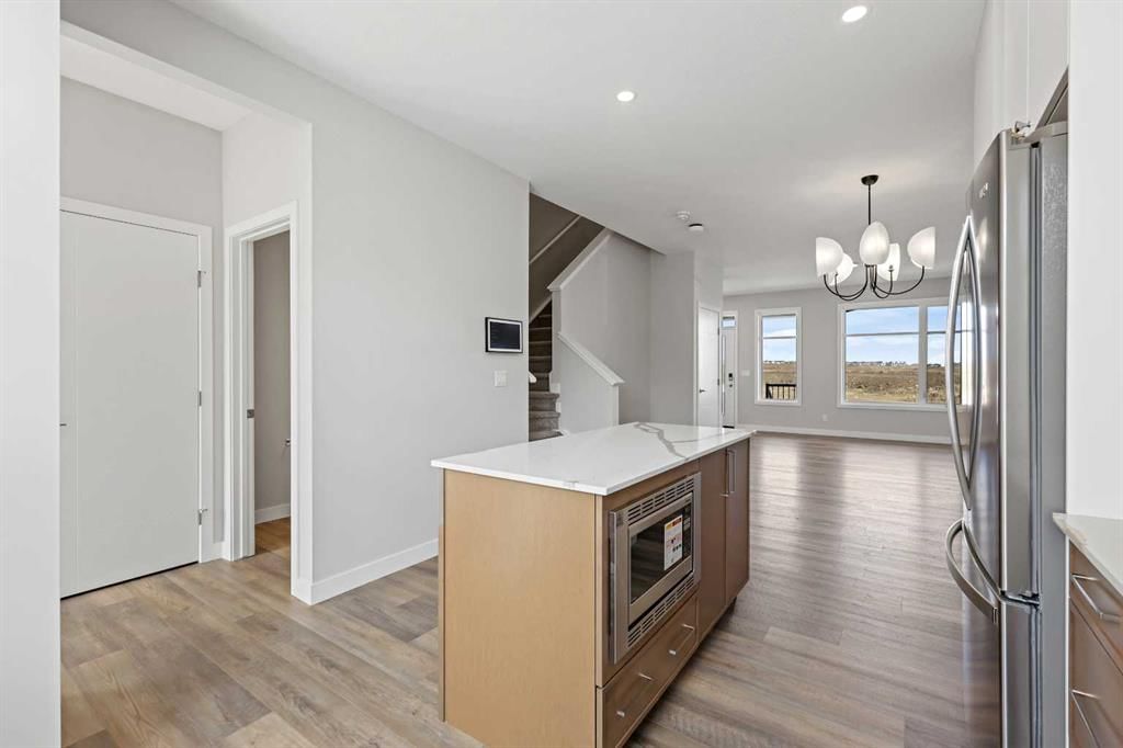 7071 Rangeview Avenue SE, Calgary — photo 3 of 21