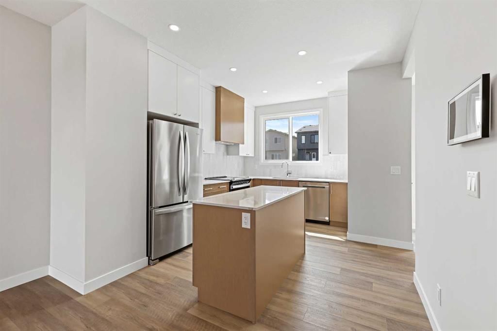 7071 Rangeview Avenue SE, Calgary — photo 4 of 21