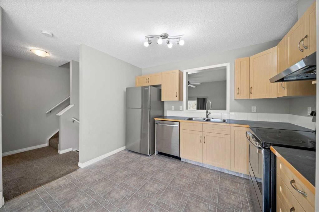 213 Copperfield Lane SE, Calgary — photo 4 of 24