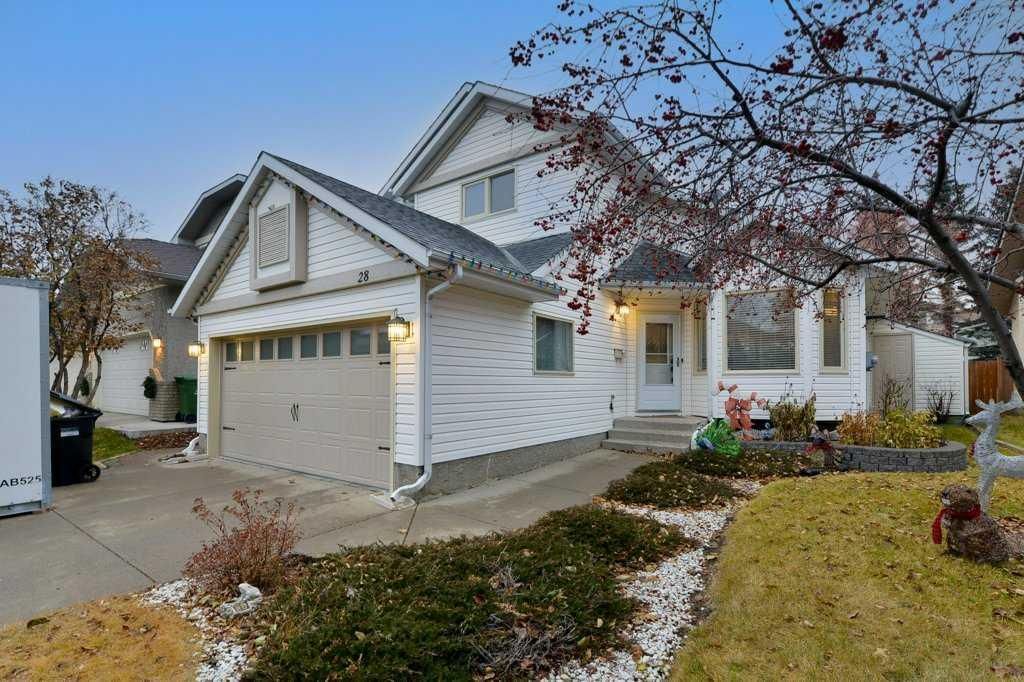 28 HAWKTREE Circle NW, Calgary — main listing photo
