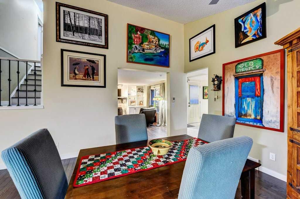 28 HAWKTREE Circle NW, Calgary — photo 5 of 41