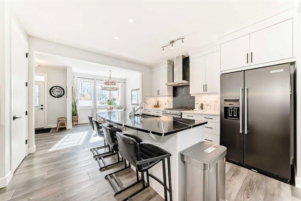 404 Yorkville Avenue SW, Calgary — photo 2 of 47