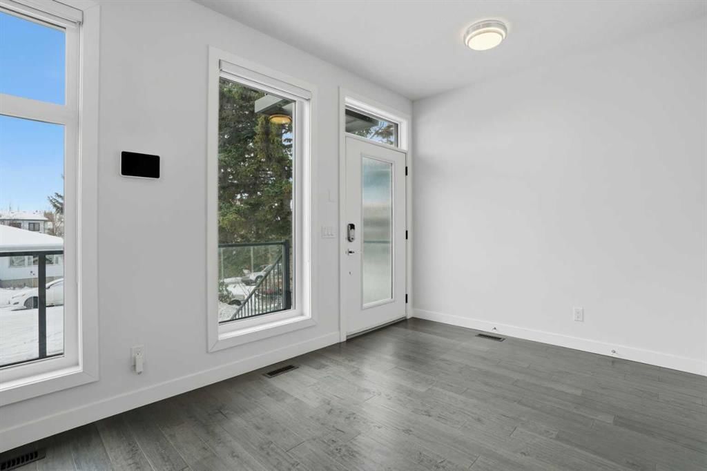 2312 Westmount Road NW, Calgary — photo 3 of 48