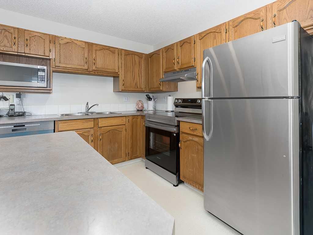 119 Mt Douglas Manor SE, Calgary — photo 4 of 17