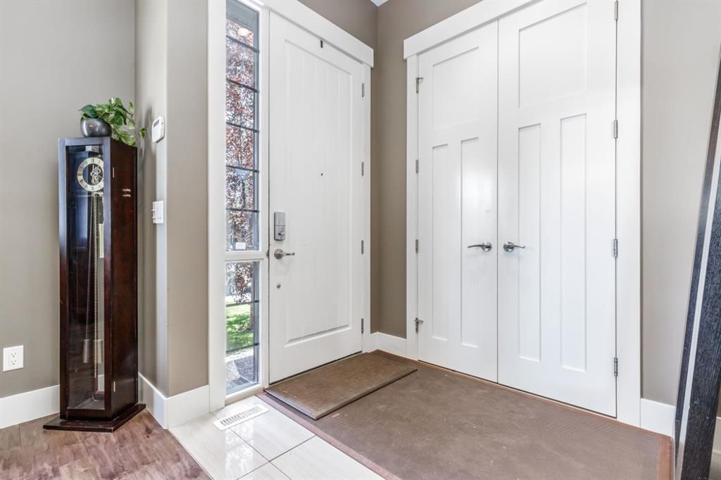 4309 16 Street SW, Calgary — photo 5 of 45