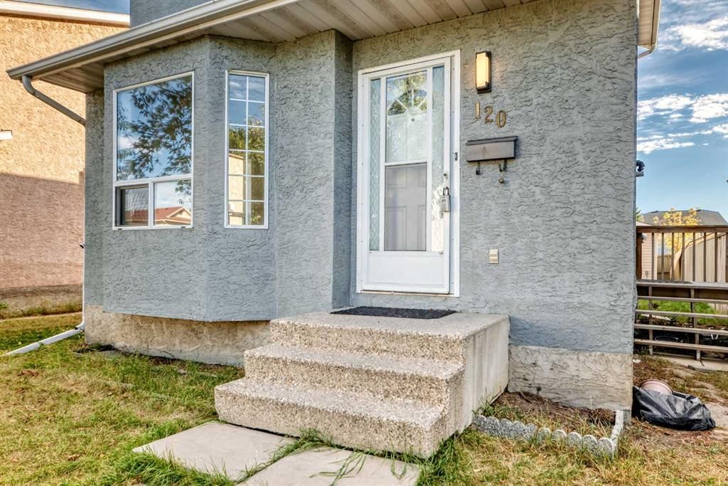 120 Martinview Close NE, Calgary — photo 3 of 48