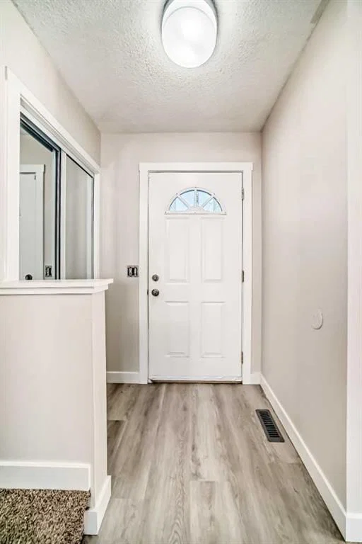 120 Martinview Close NE, Calgary — photo 4 of 48