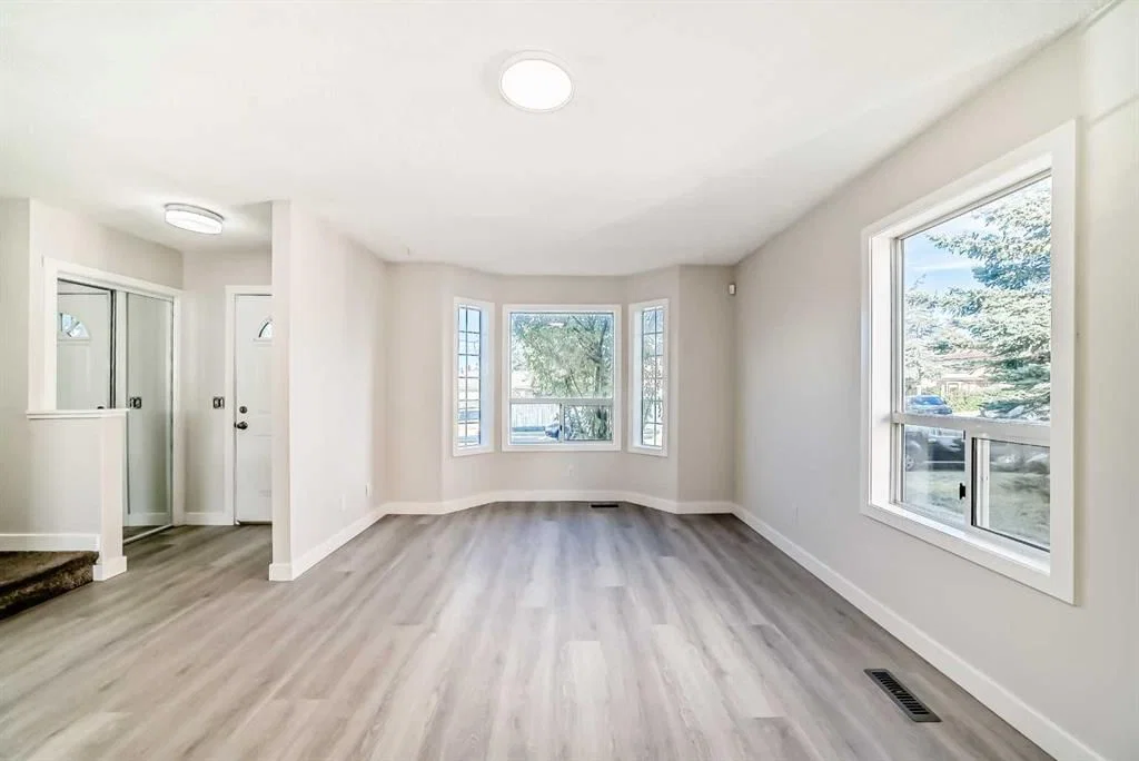 120 Martinview Close NE, Calgary — photo 5 of 48