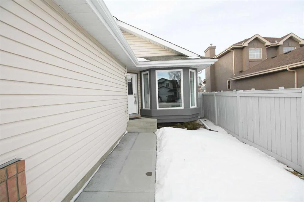 215 Hidden Vale Place NW, Calgary — photo 4 of 32