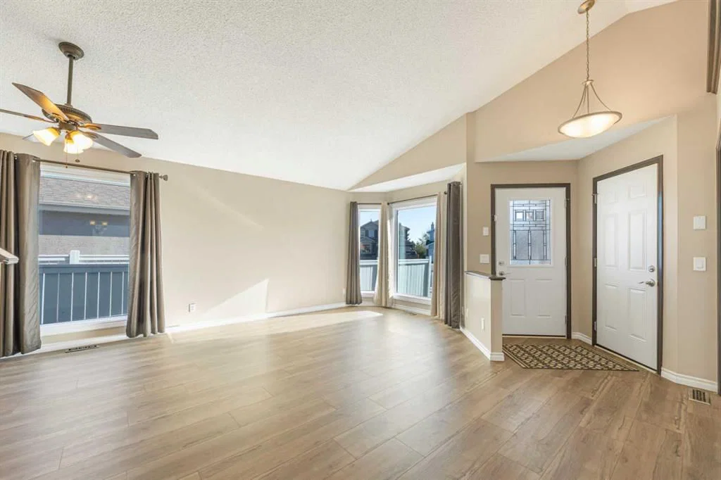 215 Hidden Vale Place NW, Calgary — photo 5 of 32