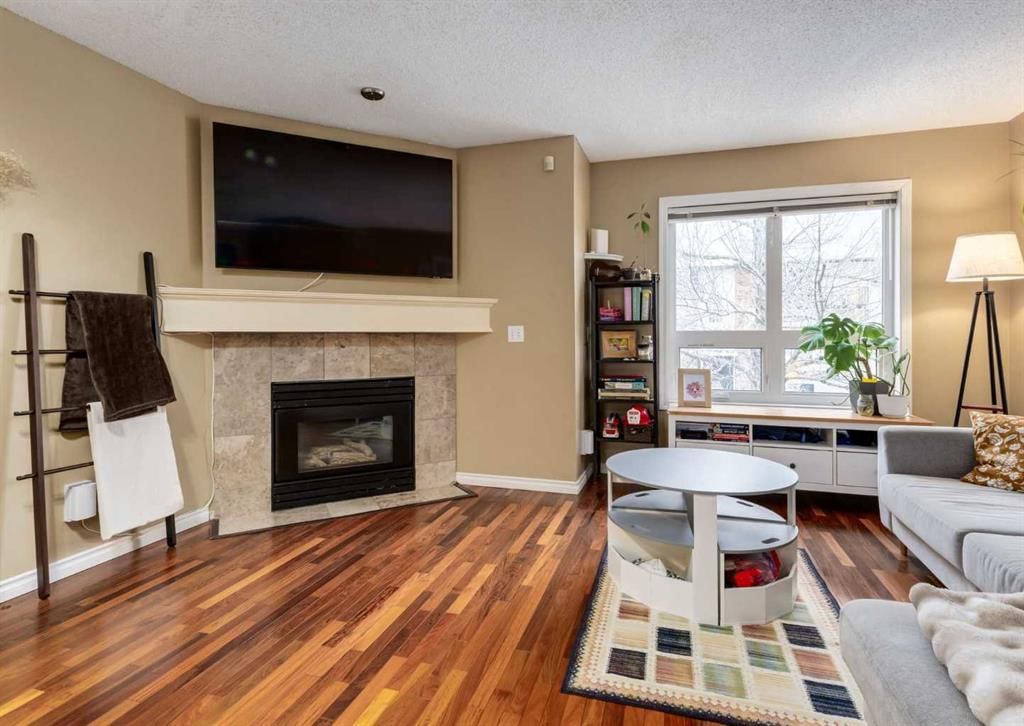 4, 115 23 Avenue NE, Calgary — photo 2 of 30