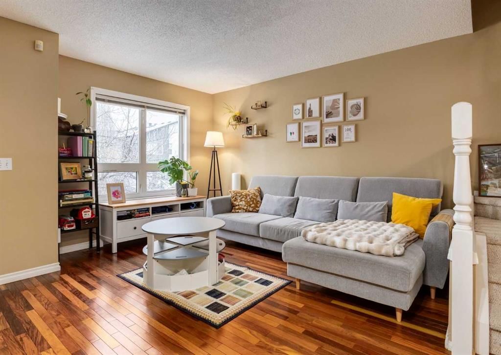 4, 115 23 Avenue NE, Calgary — photo 3 of 30