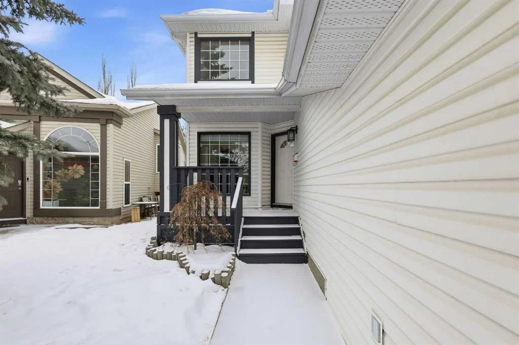 12 Citadel Close NW, Calgary — photo 2 of 46