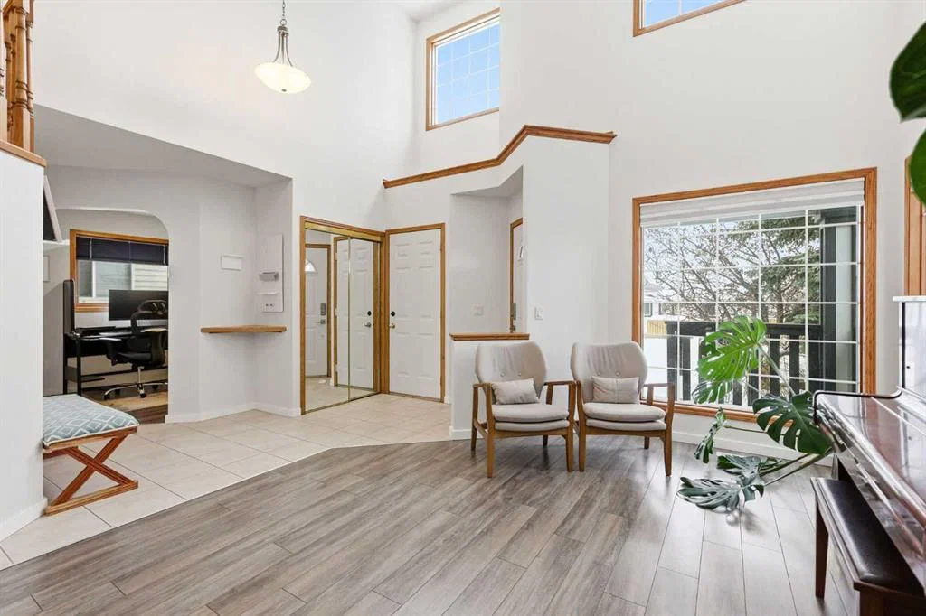 12 Citadel Close NW, Calgary — photo 4 of 46