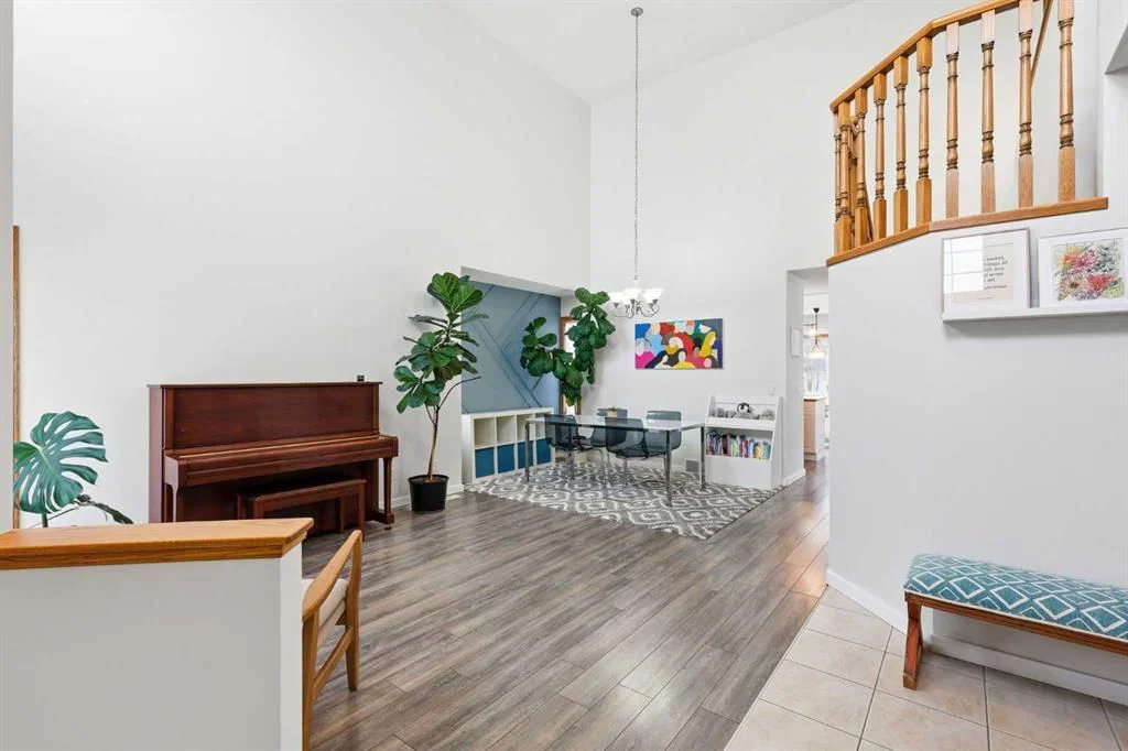 12 Citadel Close NW, Calgary — photo 5 of 46