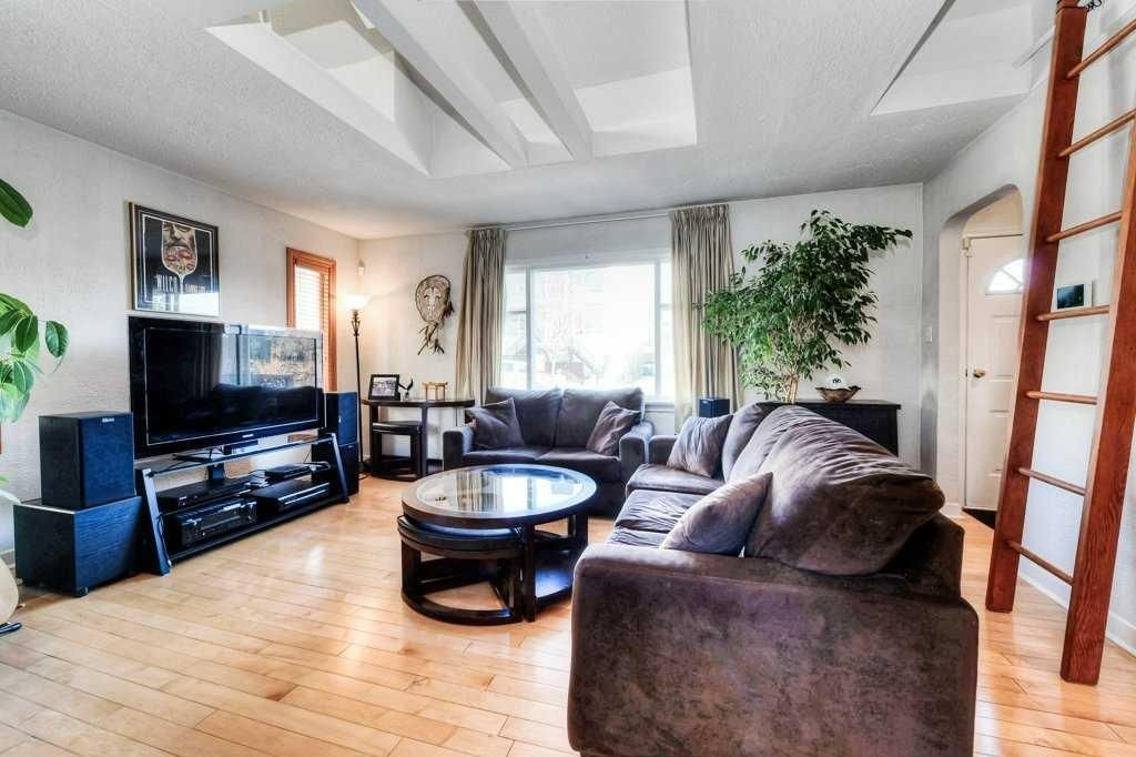 3815 Parkhill Place SW, Calgary — photo 3 of 25