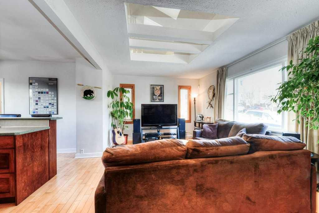 3815 Parkhill Place SW, Calgary — photo 4 of 25