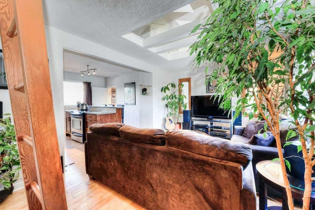 3815 Parkhill Place SW, Calgary — photo 5 of 25