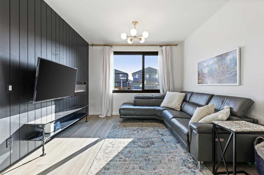 22 Wolf Creek Manor SE, Calgary — photo 4 of 47