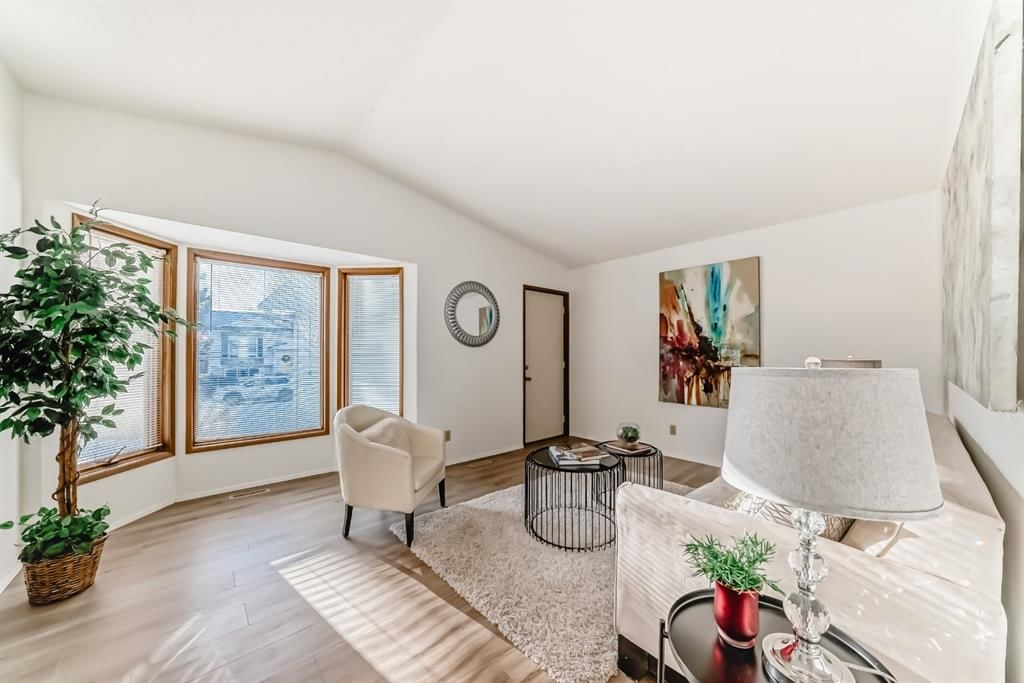 20 Cedardale Hill SW, Calgary — photo 5 of 50