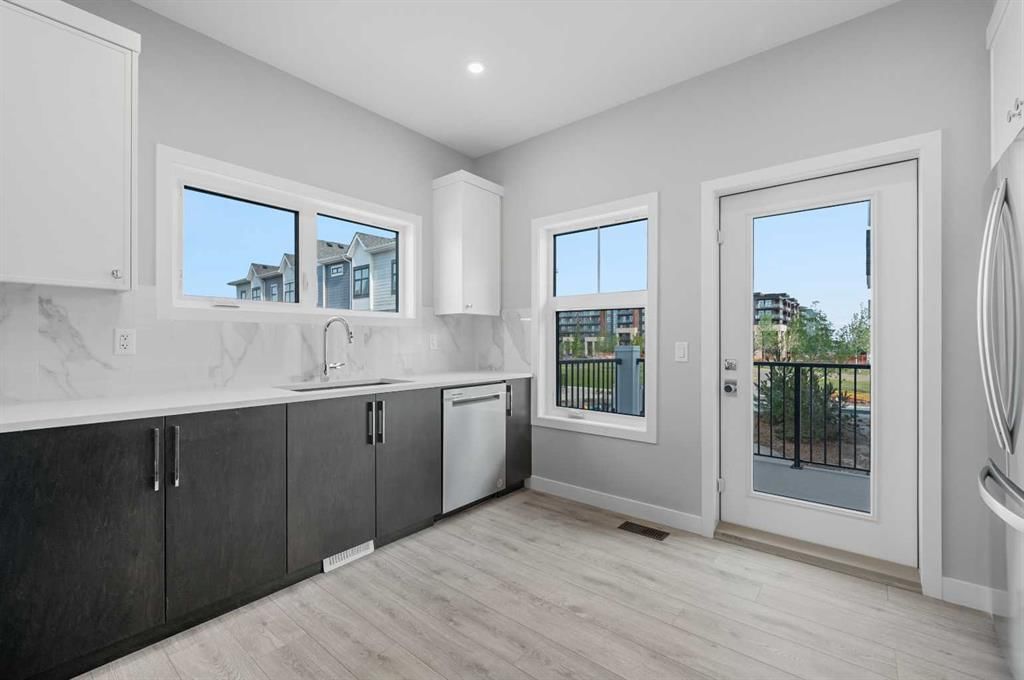 599 Mahogany Road SE, Calgary — photo 3 of 16