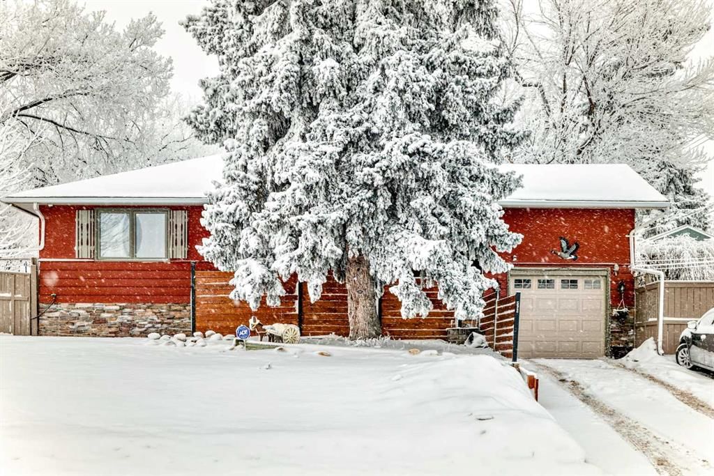 5923 Thorncliffe Drive NW, Calgary — main listing photo