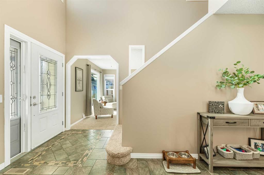 291 Mckerrell Way SE, Calgary — photo 2 of 45