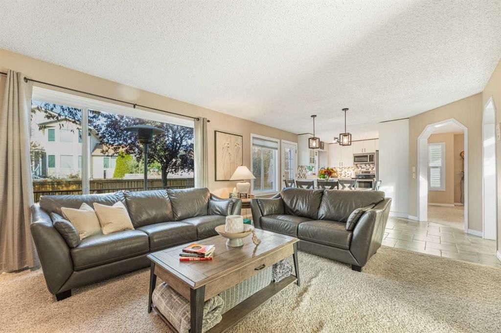 291 Mckerrell Way SE, Calgary — photo 5 of 45