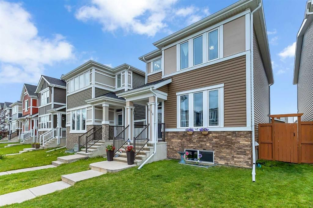 124 Red Embers Crescent NE, Calgary — photo 2 of 42