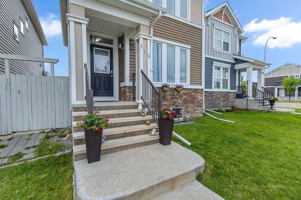 124 Red Embers Crescent NE, Calgary — photo 3 of 42