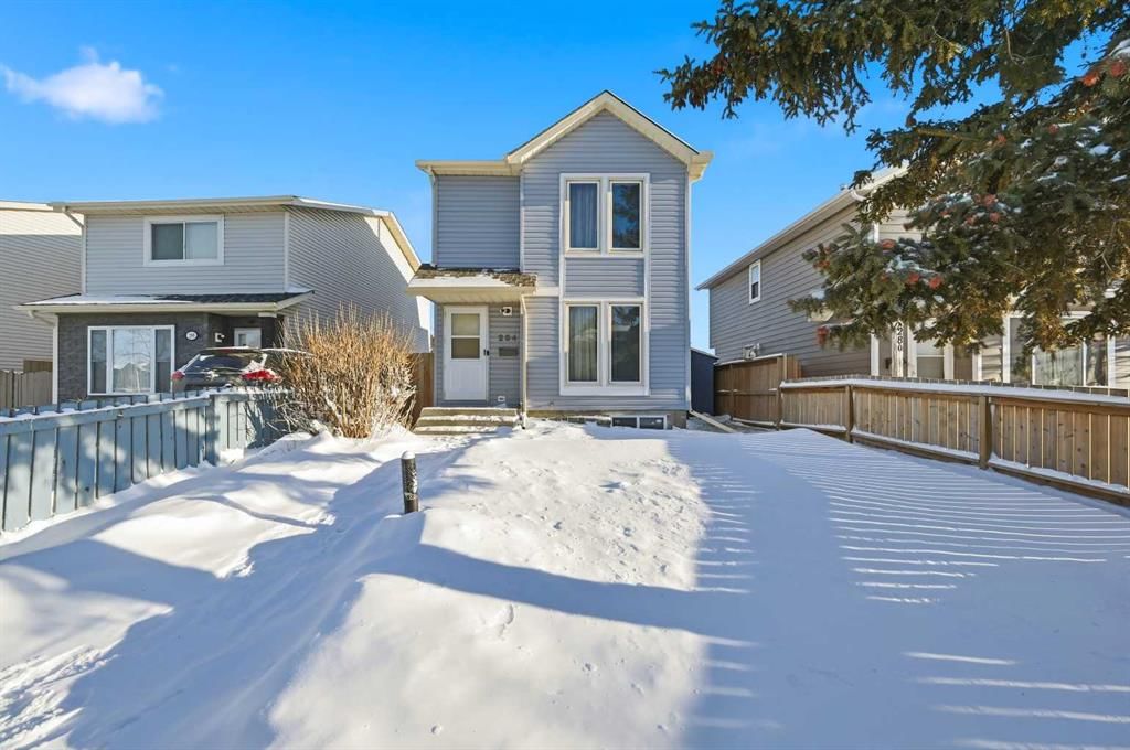 284 Falton Drive NE, Calgary — photo 5 of 46
