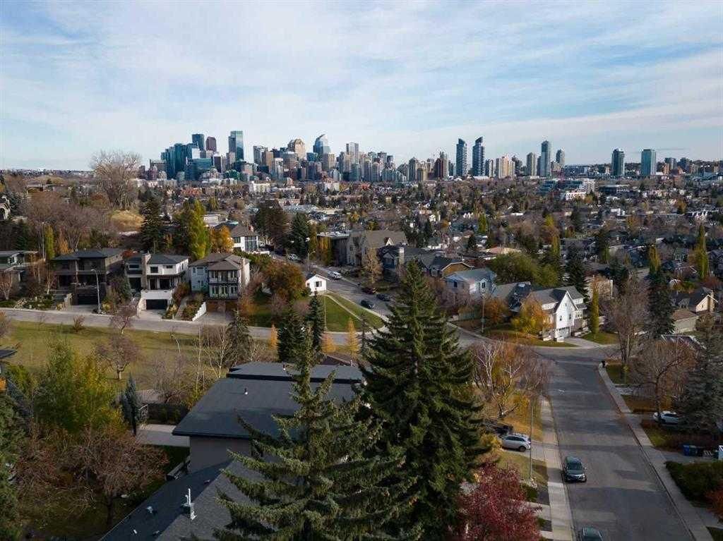 2304 JUNIPER Road NW, Calgary — photo 5 of 12