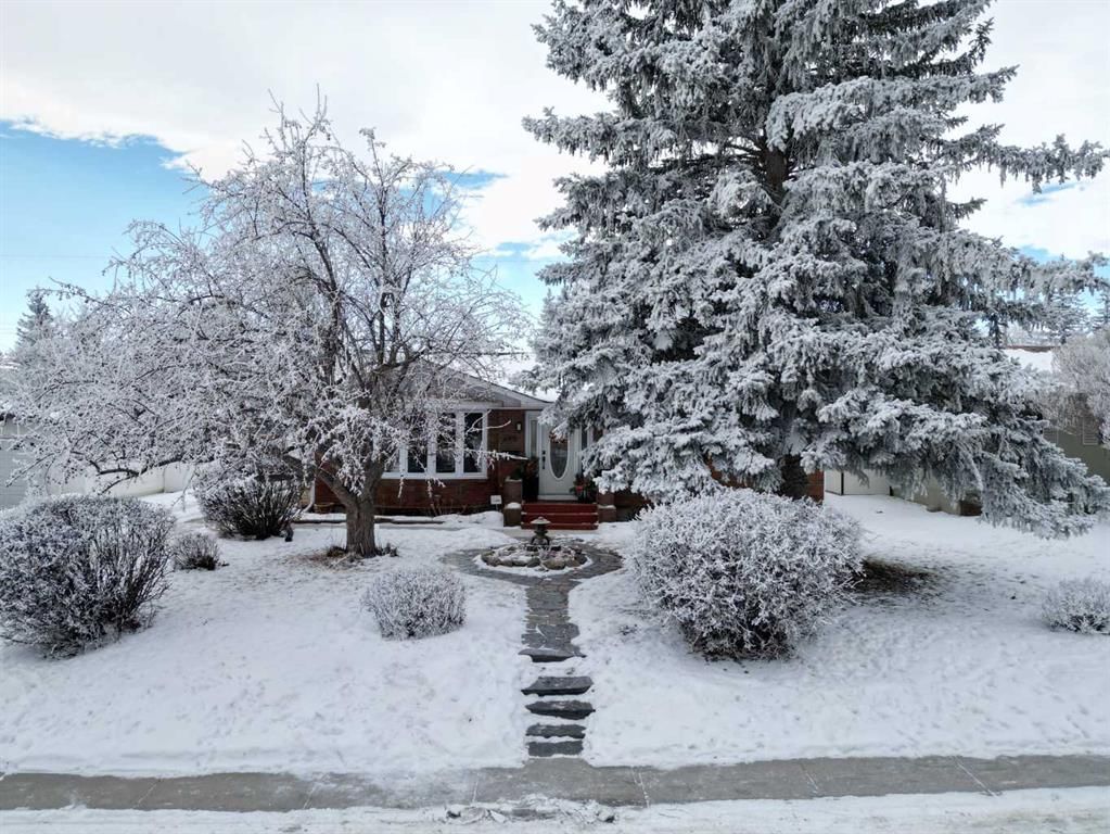 6415 Lombardy Crescent SW, Calgary — photo 2 of 47