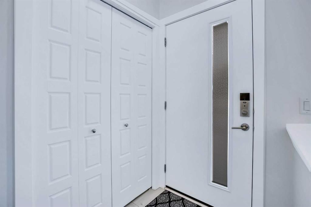 160 Livingston Common NE, Calgary — photo 2 of 37
