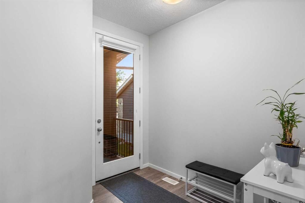 96 Belmont Terrace SW, Calgary — photo 3 of 39