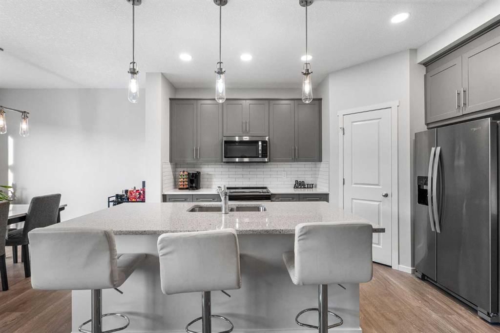 96 Belmont Terrace SW, Calgary — photo 5 of 39