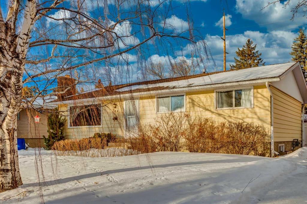 744 Hunterston Crescent NW, Calgary — photo 2 of 38