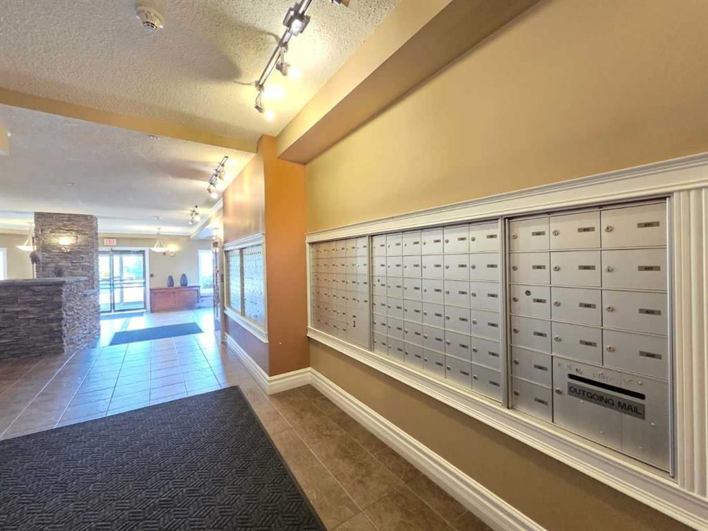 129, 369 Rocky Vista Park NW, Calgary — photo 2 of 22