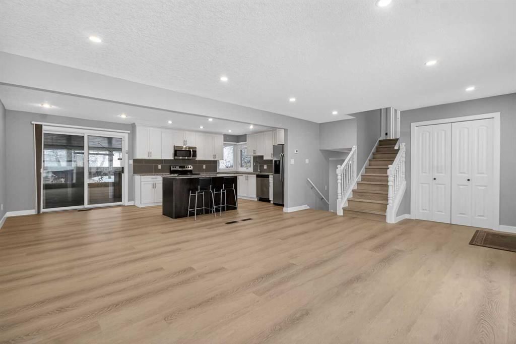 415 Templeton Road NE, Calgary — photo 4 of 45
