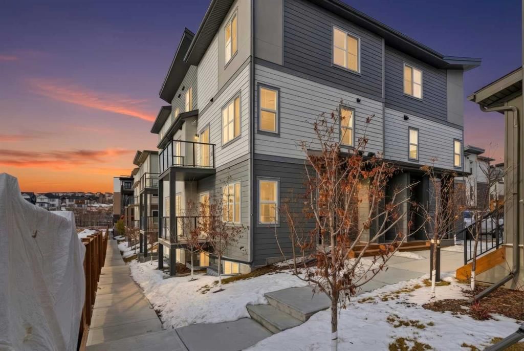 72, 2117 81st Street SW, Calgary — main listing photo