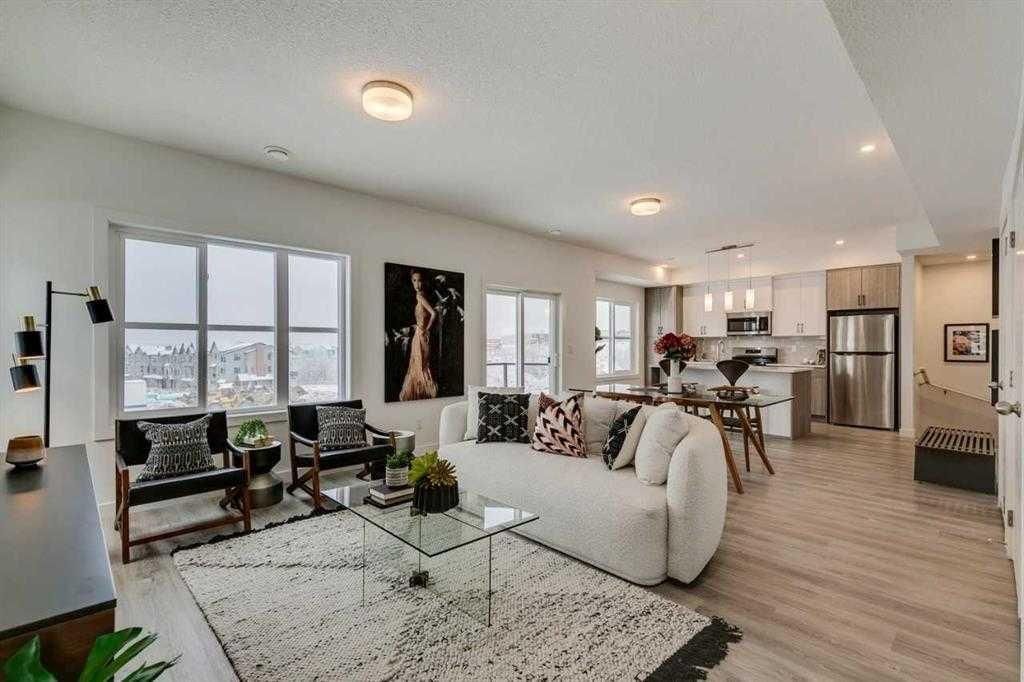72, 2117 81st Street SW, Calgary — photo 4 of 32
